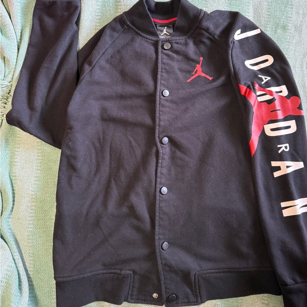 AIR JORDAN Kids Black and Red Varsity Jacket Snap Button size L (13-14Y)